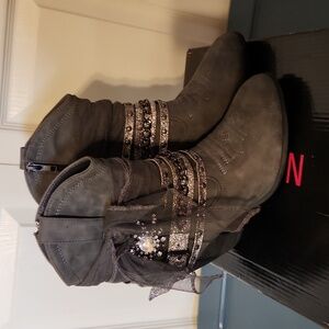 Women's Size 10 Medium, Not Rated Rebel Boots